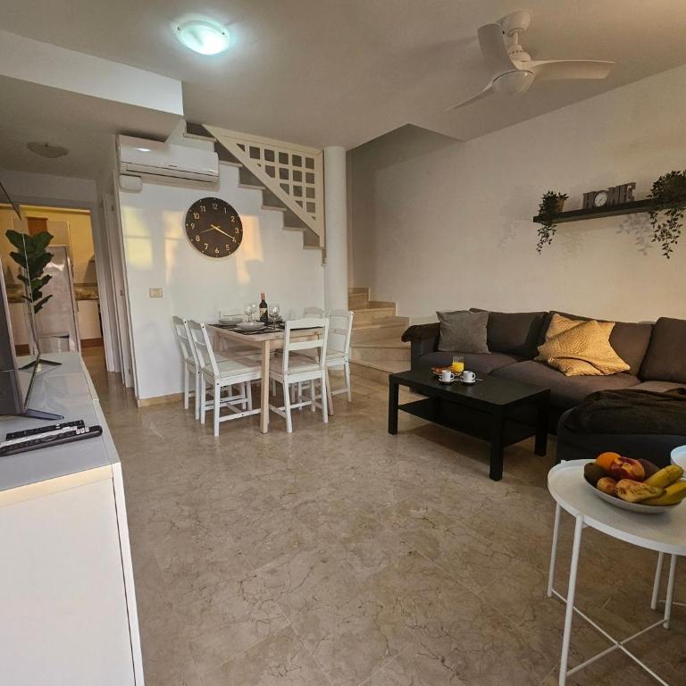 Cozy home with terrace and access to swimming pool - Apartment - 11