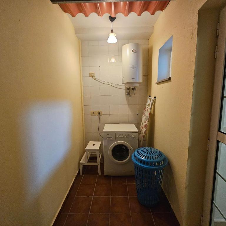 Cozy home with terrace and access to swimming pool - Apartment - 16