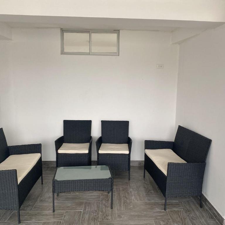 Hermosa Suite - One-Bedroom Apartment - 11