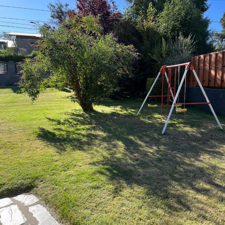 QUIME CHE. Casa con jardín, parrilla y cochera. - Casa de 4 dormitorios - 7