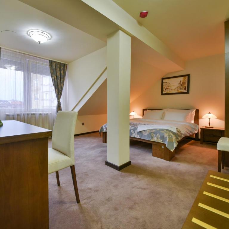 Garni Hotel Central Lux - Deluxe Double Room - 9