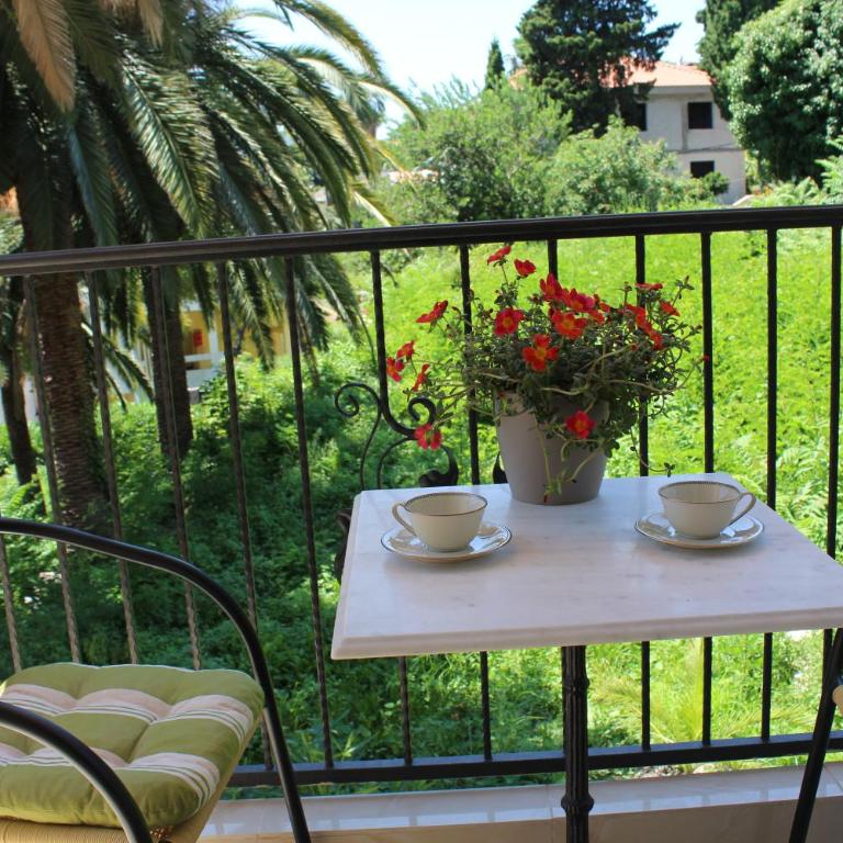 Swiss Residence Montenegro - Double Room with Balcony and Side Sea View - 11