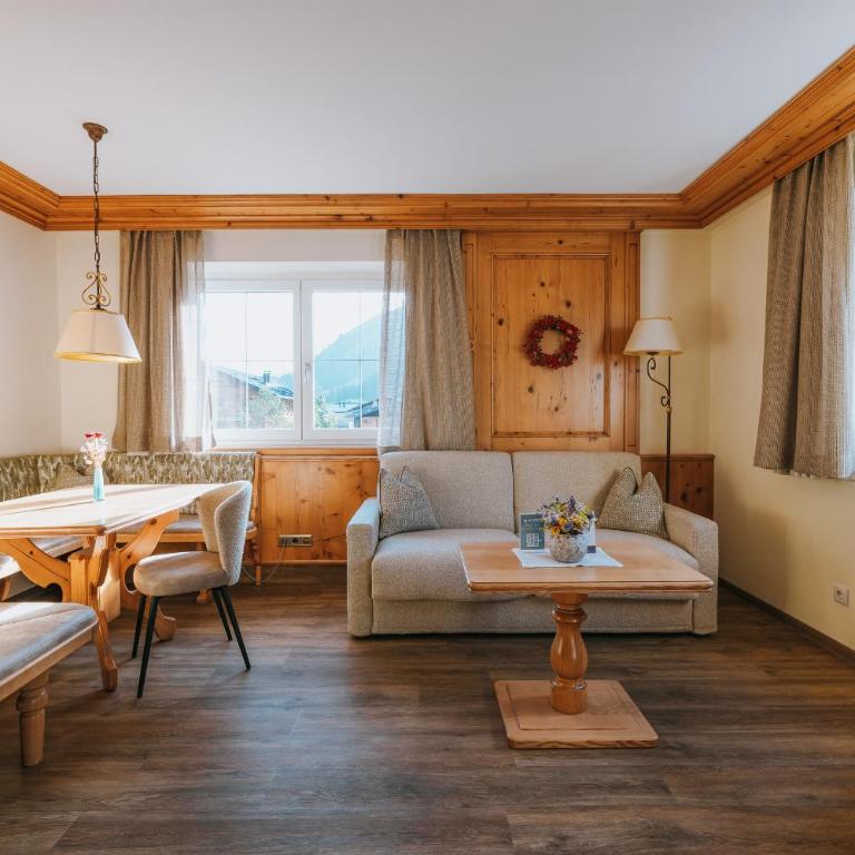Anthony´s Alpin Hotel Garni - Familiensuite mit 2 Schlafzimmern - 4