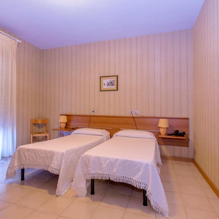 Hotel Residence Ulivi E Palme - Camera Matrimoniale - 7