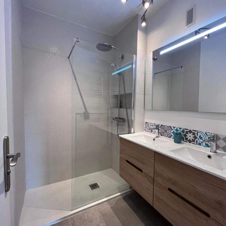 Newly renovated 12th floor central apartment 82m2 - Appartement 2 Chambres avec Balcon - 9