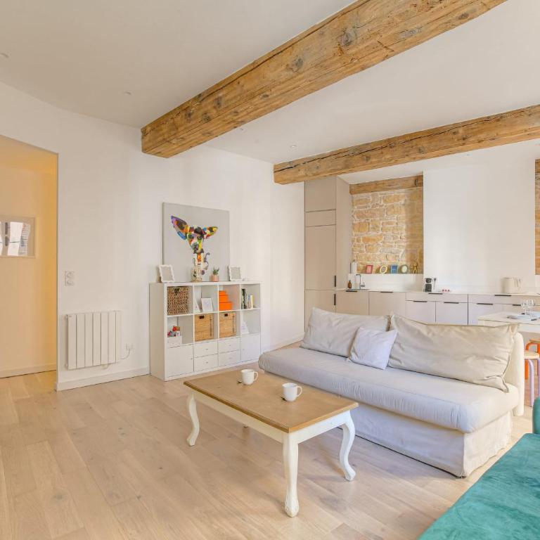 Charmant et Chaleureux à Hôtel de Ville - Apartment - 9