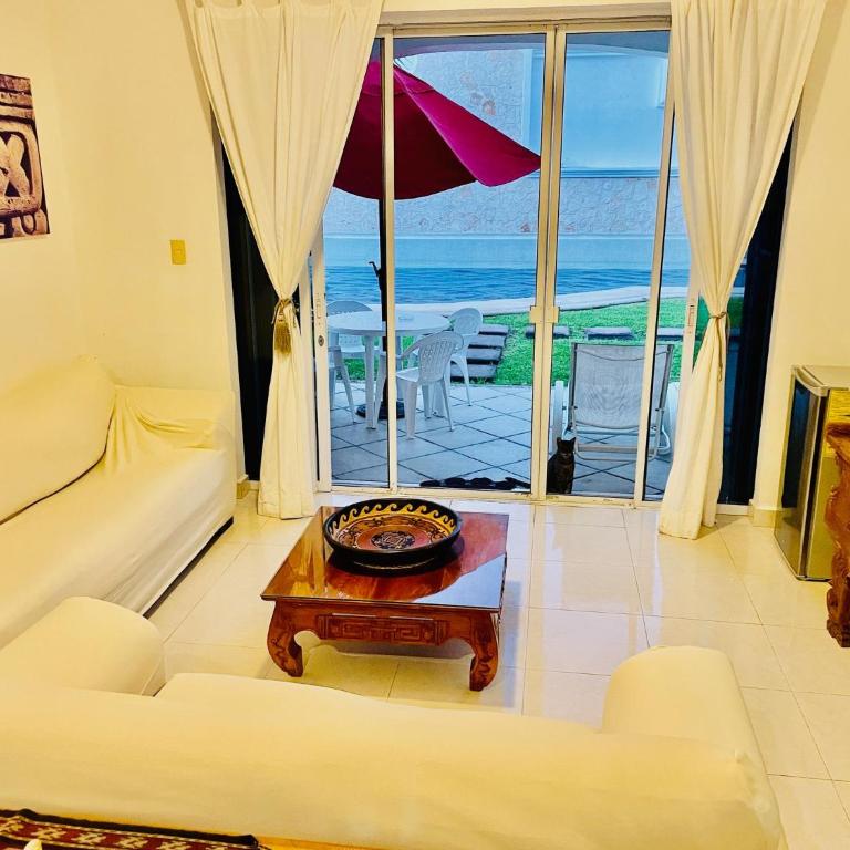 Deluxe Balcony Room With Swimming Pool Air Conditioning and Parking - Deluxe Double or Twin Room - 11