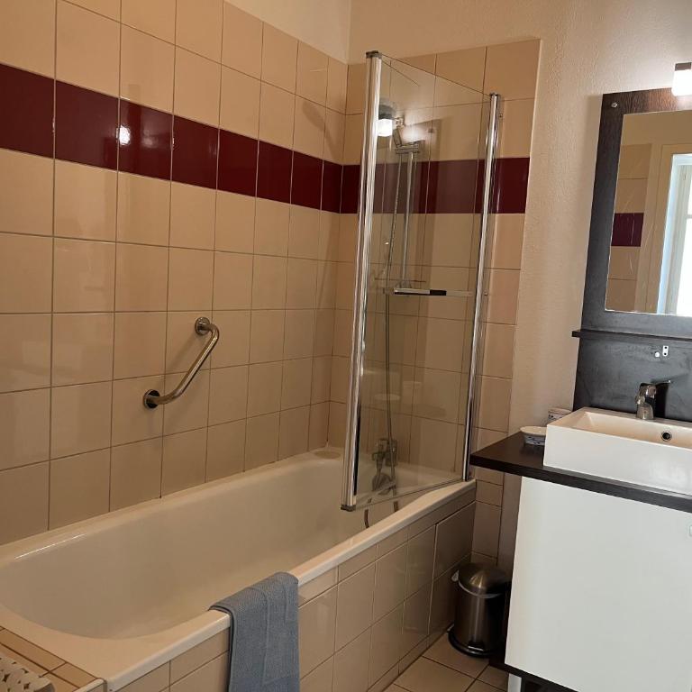 Les Oursons, Résidence Val de Jade, Beau T3 meublé, plein centre, Wifi, Ascenseur - Appartamento - 10