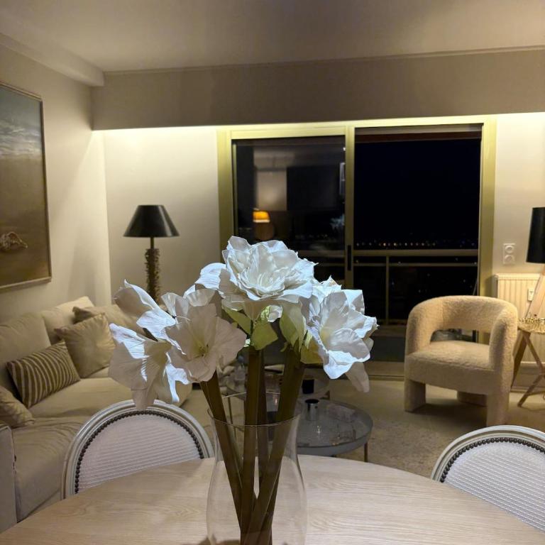 Stunning 3-Room with Panoramic Views Over Cannes - Appartement 2 Chambres - 4