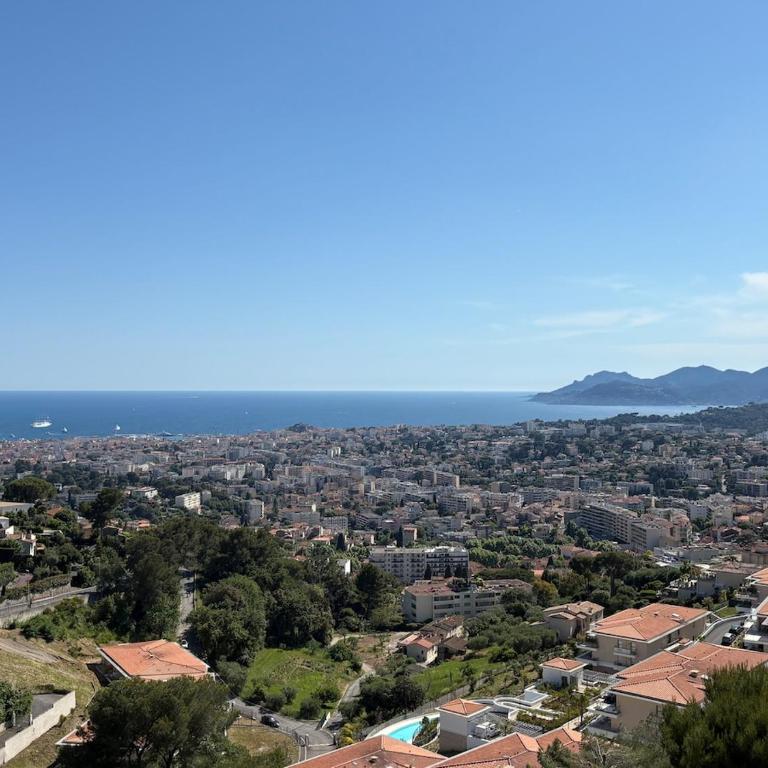Stunning 3-Room with Panoramic Views Over Cannes - Appartement 2 Chambres - 7