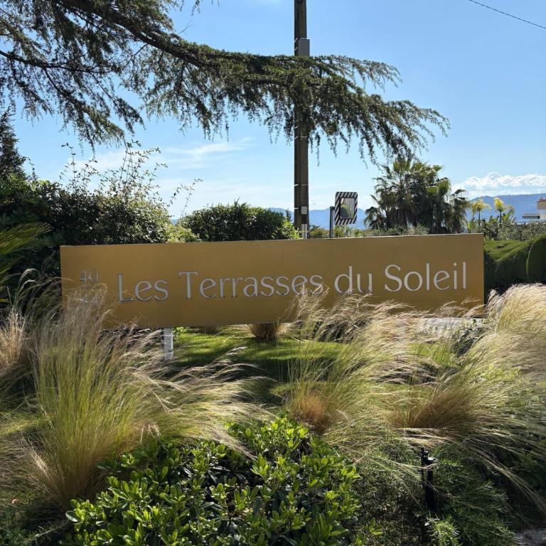 Stunning 3-Room with Panoramic Views Over Cannes - Appartement 2 Chambres - 8