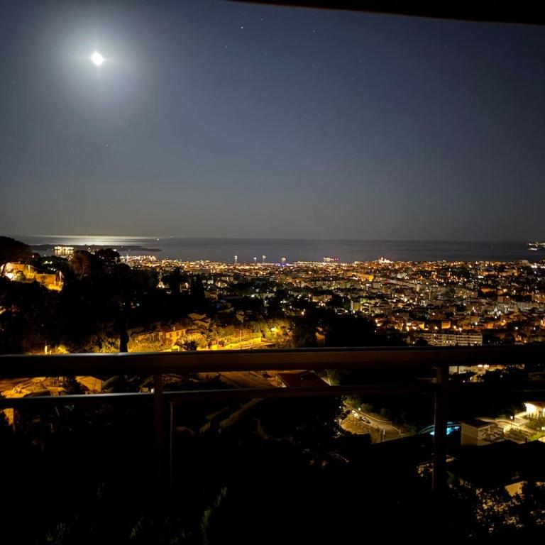Stunning 3-Room with Panoramic Views Over Cannes - Appartement 2 Chambres - 10