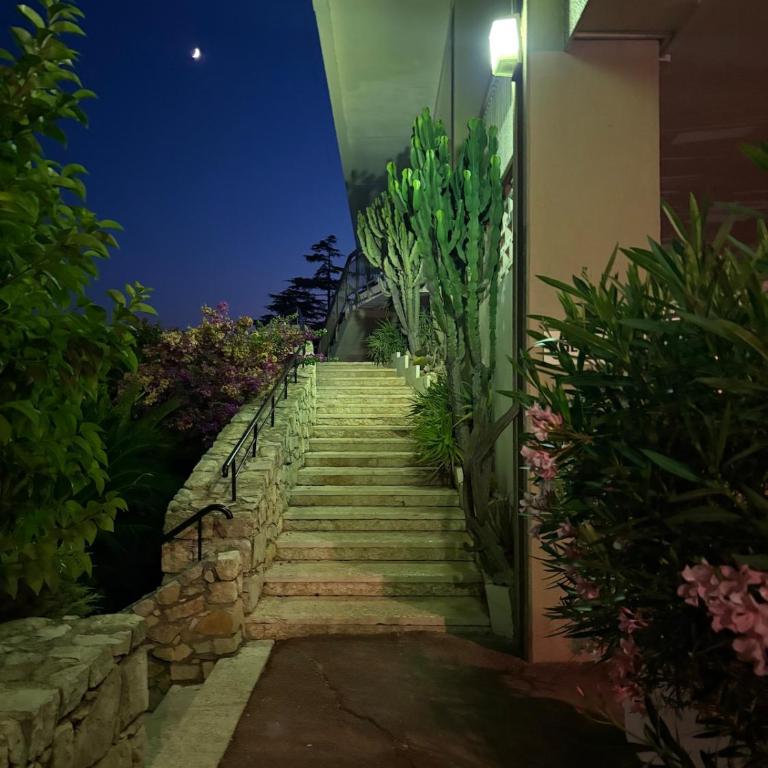 Stunning 3-Room with Panoramic Views Over Cannes - Appartement 2 Chambres - 12