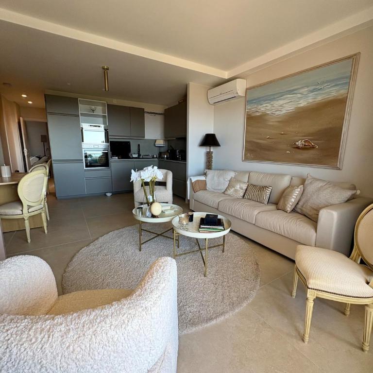 Stunning 3-Room with Panoramic Views Over Cannes - Appartement 2 Chambres - 14
