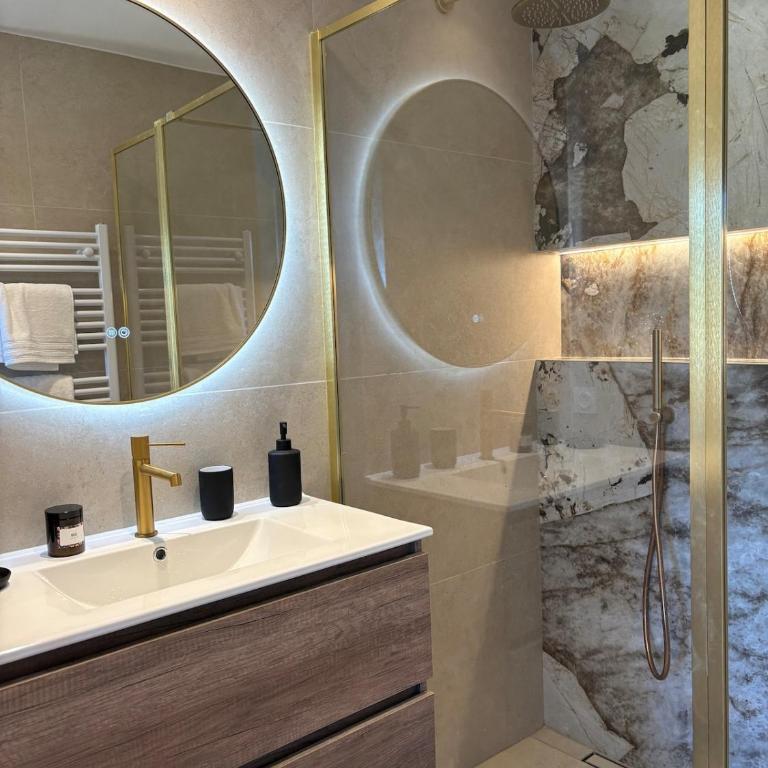 Stunning 3-Room with Panoramic Views Over Cannes - Appartement 2 Chambres - 20