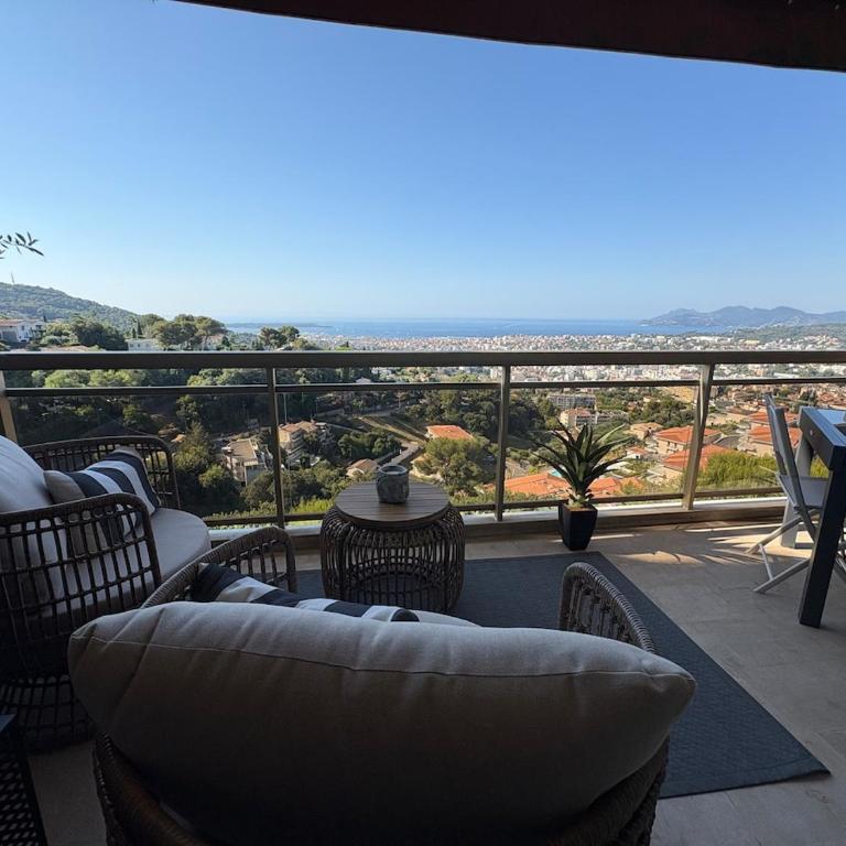 Stunning 3-Room with Panoramic Views Over Cannes - Appartement 2 Chambres - 25