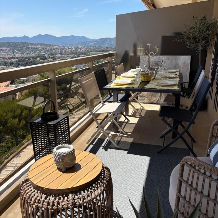 Stunning 3-Room with Panoramic Views Over Cannes - Appartement 2 Chambres - 41