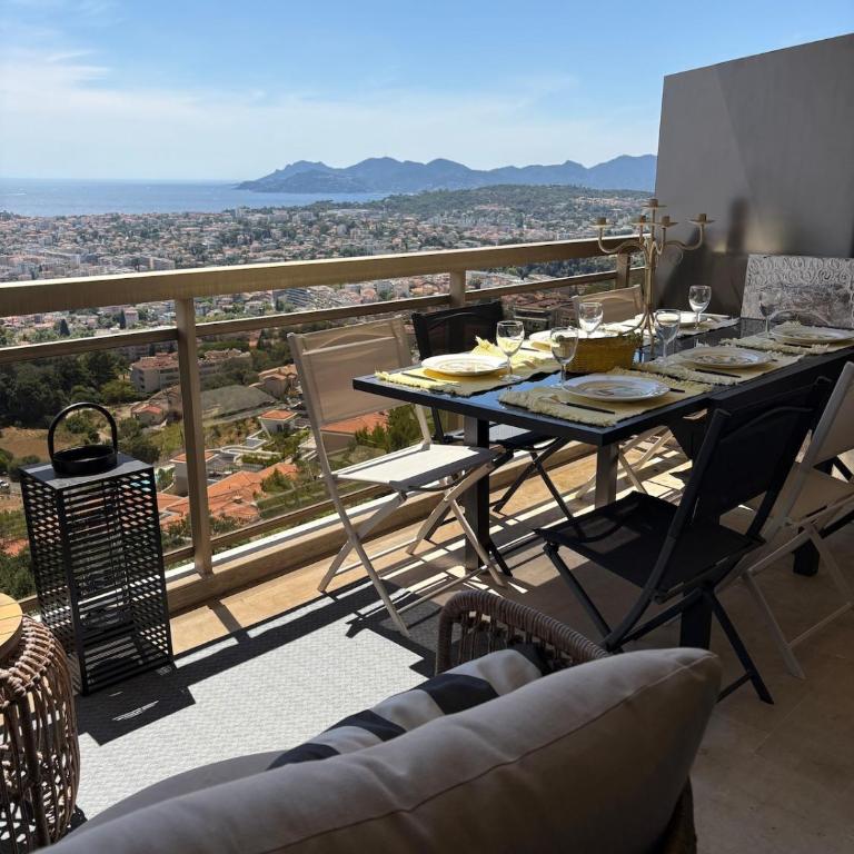 Stunning 3-Room with Panoramic Views Over Cannes - Appartement 2 Chambres - 44