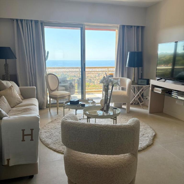 Stunning 3-Room with Panoramic Views Over Cannes - Appartement 2 Chambres - 45