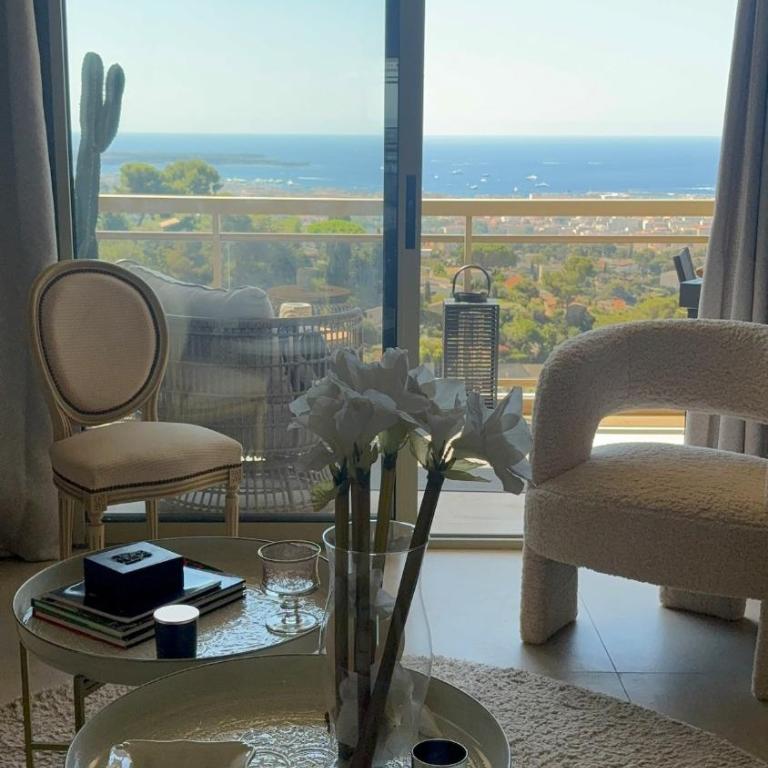 Stunning 3-Room with Panoramic Views Over Cannes - Appartement 2 Chambres - 50