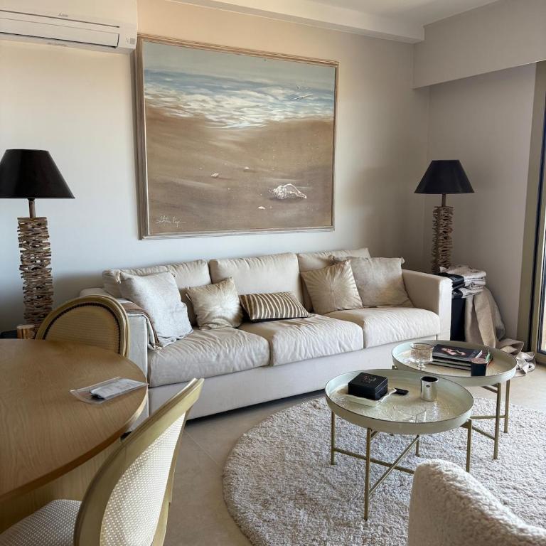 Stunning 3-Room with Panoramic Views Over Cannes - Appartement 2 Chambres - 51