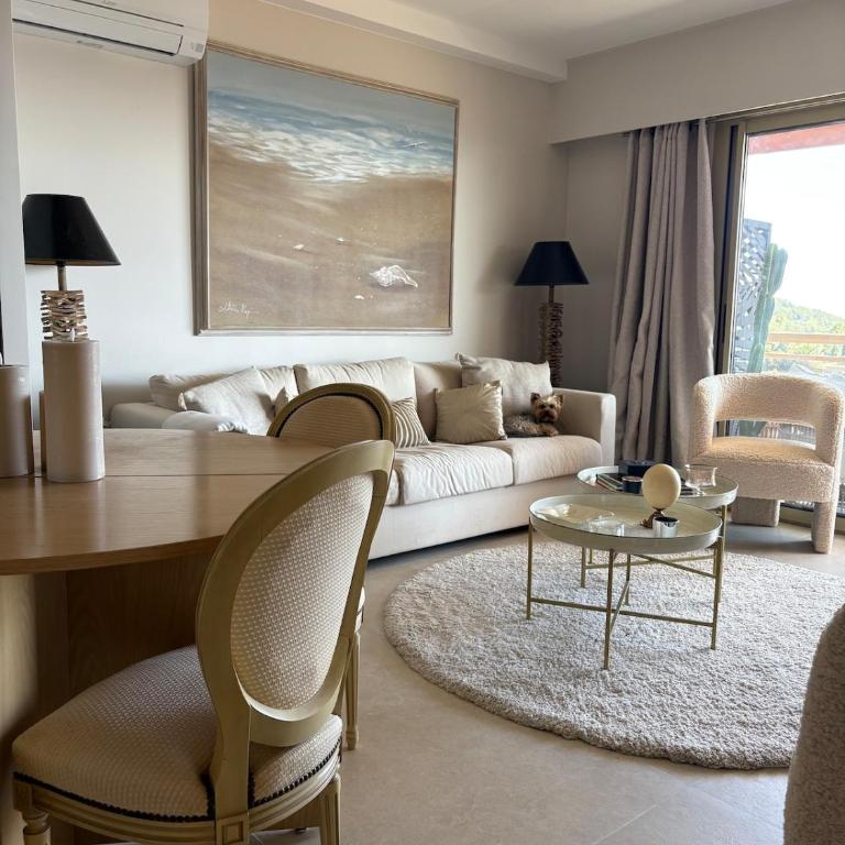 Stunning 3-Room with Panoramic Views Over Cannes - Appartement 2 Chambres - 54
