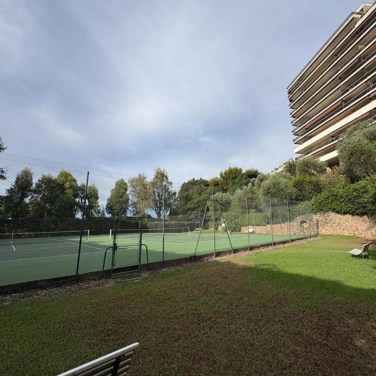 Stunning 3-Room with Panoramic Views Over Cannes - Appartement 2 Chambres - 59