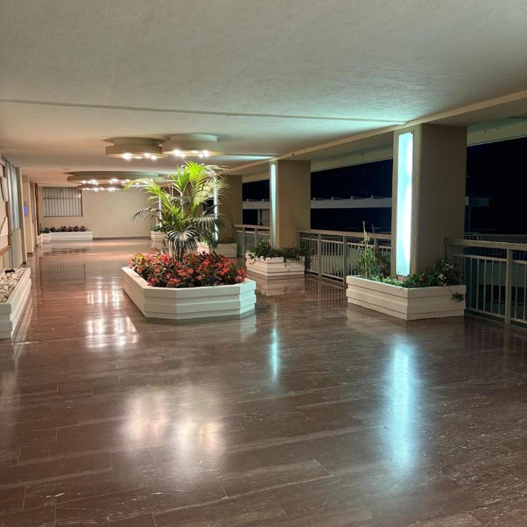 Stunning 3-Room with Panoramic Views Over Cannes - Appartement 2 Chambres - 63