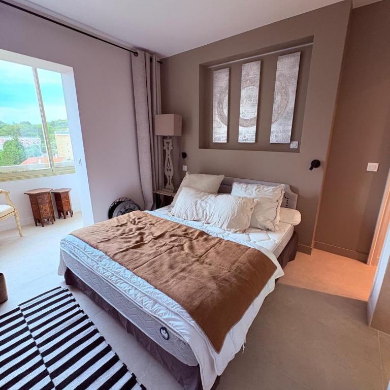 Stunning 3-Room with Panoramic Views Over Cannes - Appartement 2 Chambres - 70