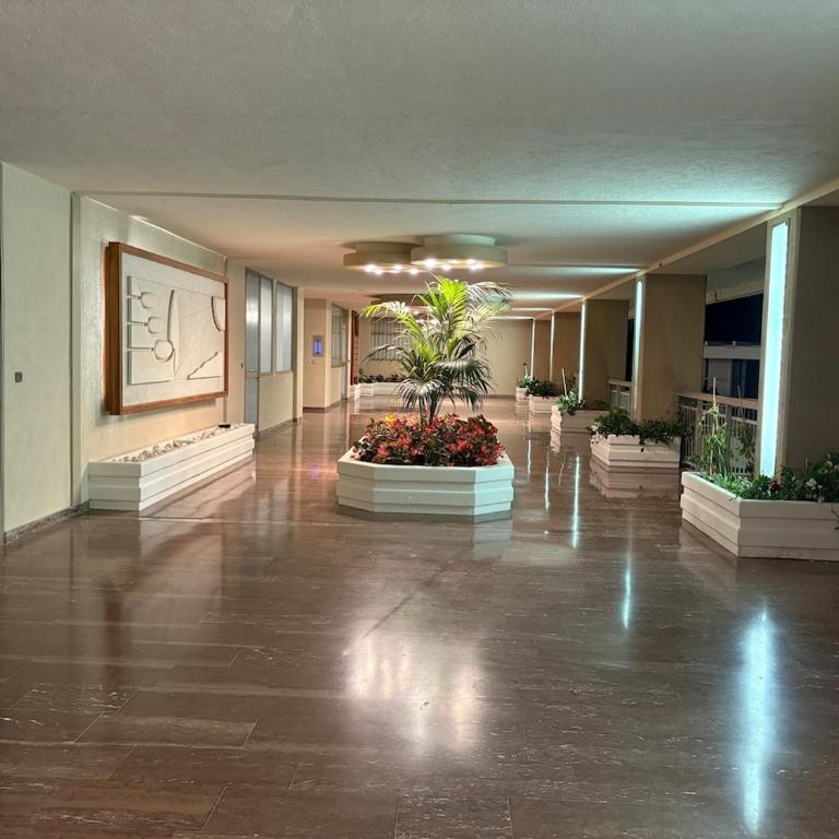 Stunning 3-Room with Panoramic Views Over Cannes - Appartement 2 Chambres - 74
