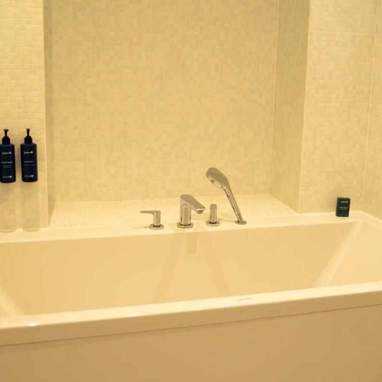 Radisson Blu Hotel Bordeaux - Suite 1 Chambre avec Vue - 10