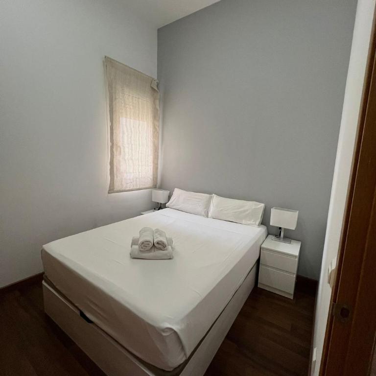 Apartment Plaza de la Merced - Two-Bedroom Deluxe Apartment with Balcony - 3