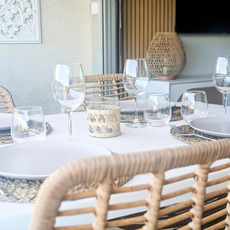 Appart cosy, 2 pièces, clim, parking privée, tout équipé, face au port de Santa Lucia - Apartamento de 1 dormitorio con balcón y vistas al mar - 19