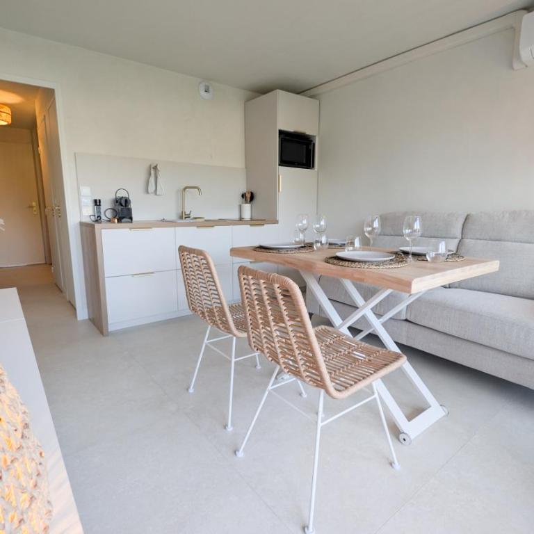 Appart cosy, 2 pièces, clim, parking privée, tout équipé, face au port de Santa Lucia - Apartamento de 1 dormitorio con balcón y vistas al mar - 14