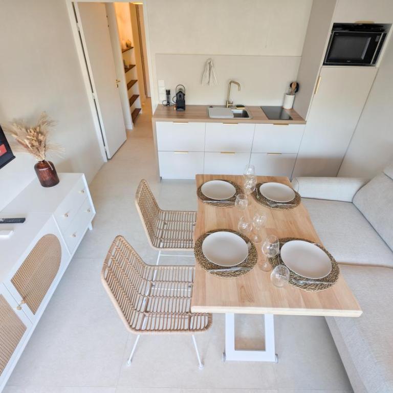Appart cosy, 2 pièces, clim, parking privée, tout équipé, face au port de Santa Lucia - Apartamento de 1 dormitorio con balcón y vistas al mar - 11