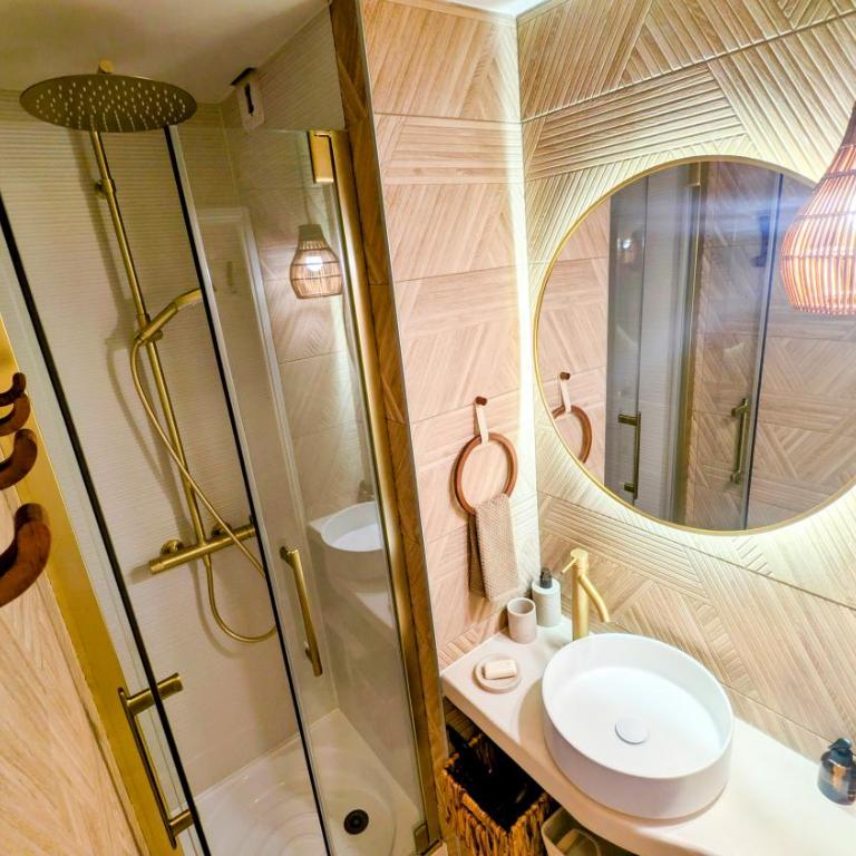 Appart cosy, 2 pièces, clim, parking privée, tout équipé, face au port de Santa Lucia - Apartamento de 1 dormitorio con balcón y vistas al mar - 18