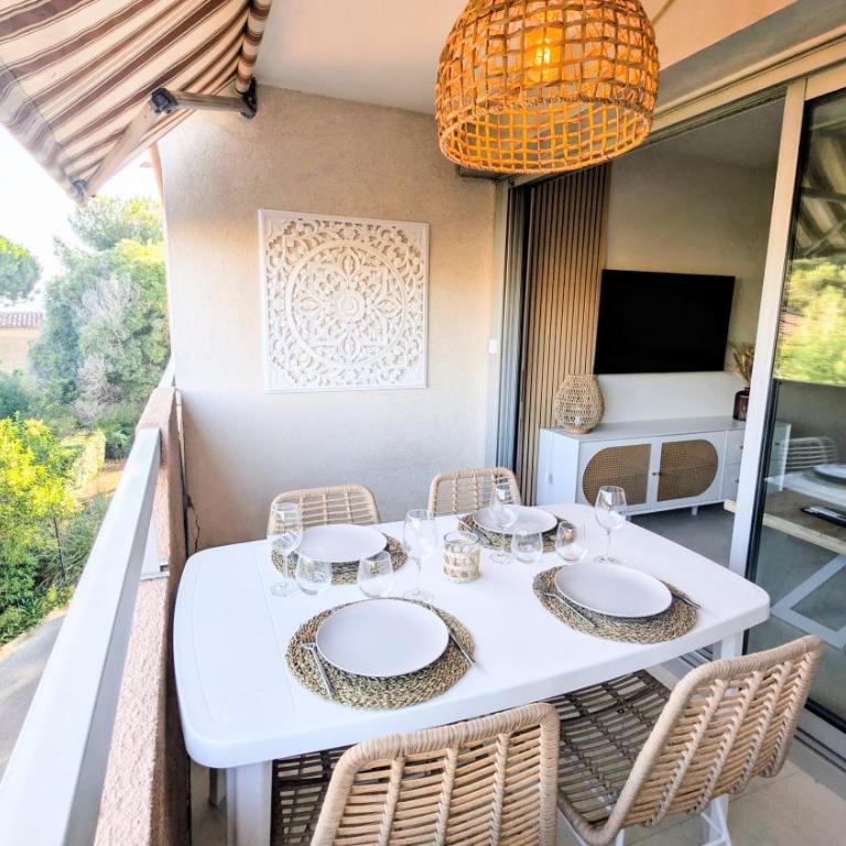 Appart cosy, 2 pièces, clim, parking privée, tout équipé, face au port de Santa Lucia - Apartamento de 1 dormitorio con balcón y vistas al mar - 7