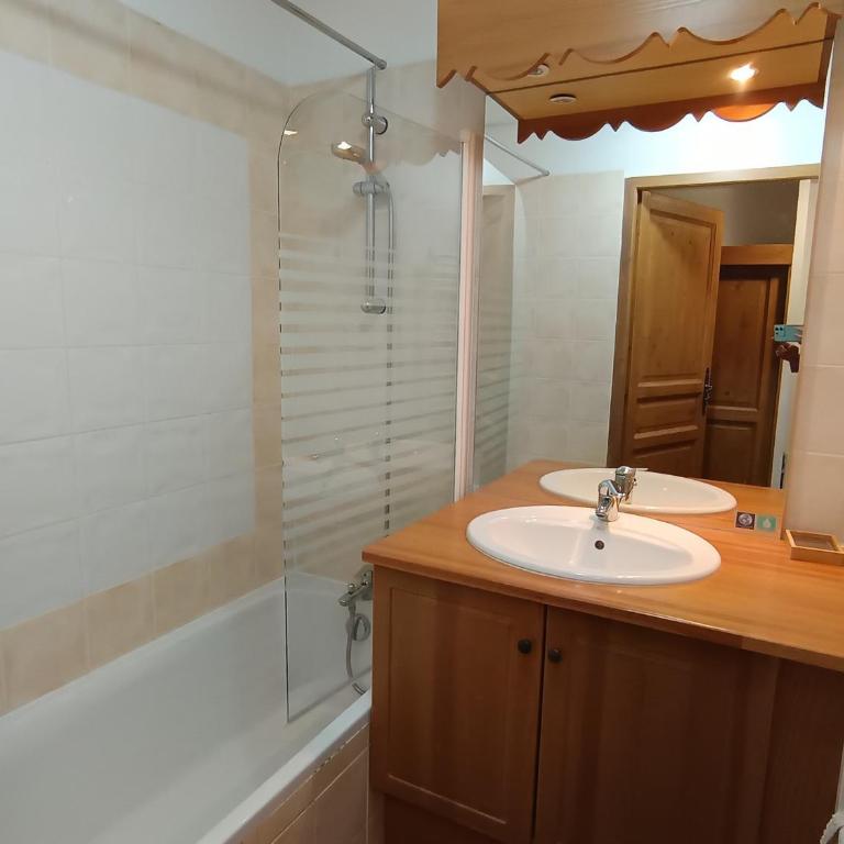 Appartement confortable avec terrasse et animaux admis à Montgenèvre - FR-1-445-190 - Apartamento - 9