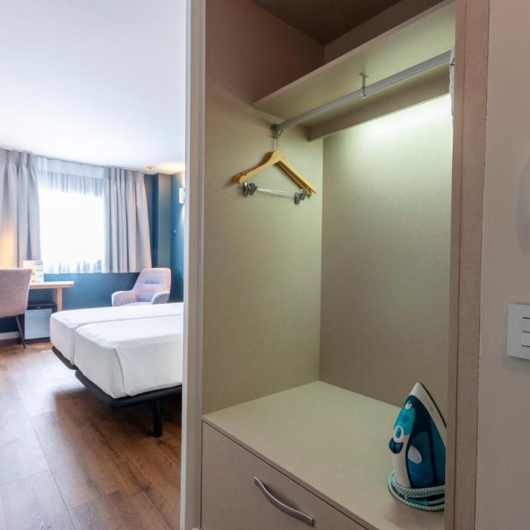 Travelodge Málaga Airport - Habitación Doble - 2 camas - 10