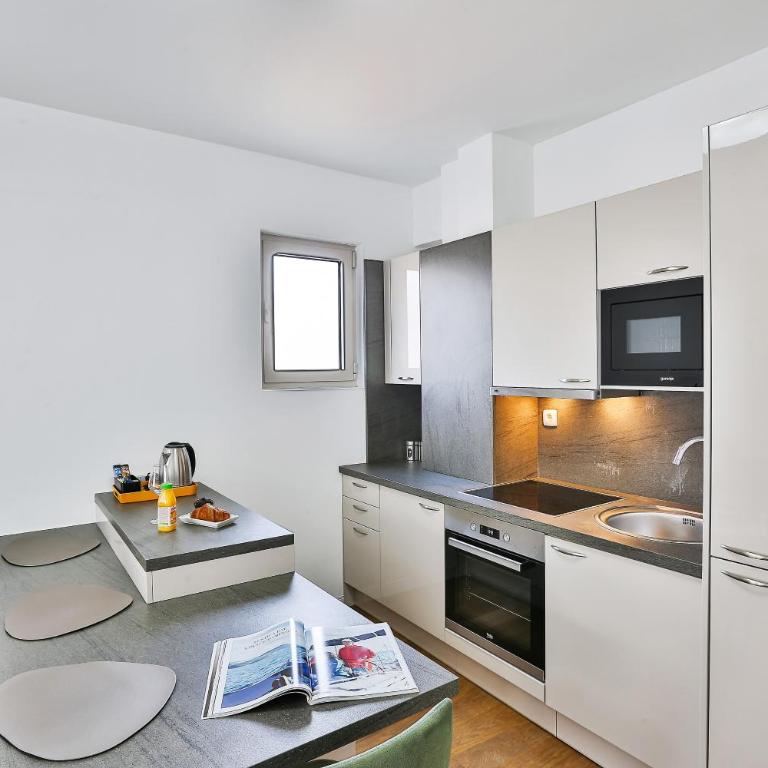 Adriatic Dream - Sea View Apartments - Single Room with Balcony - 9