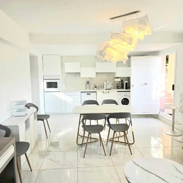 Villa le Mazet, Nice, piscine, vue mer, Promenade des Anglais, Baie des Anges - Appartement 2 Chambres - 17