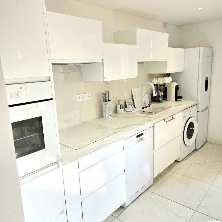 Villa le Mazet, Nice, piscine, vue mer, Promenade des Anglais, Baie des Anges - Appartement 2 Chambres - 19