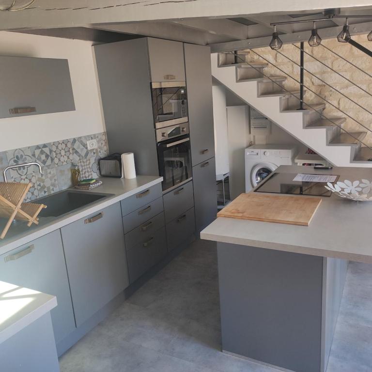 loft, clim, jardin, piscine, calme, parc expo, - Maison 2 Chambres - 32