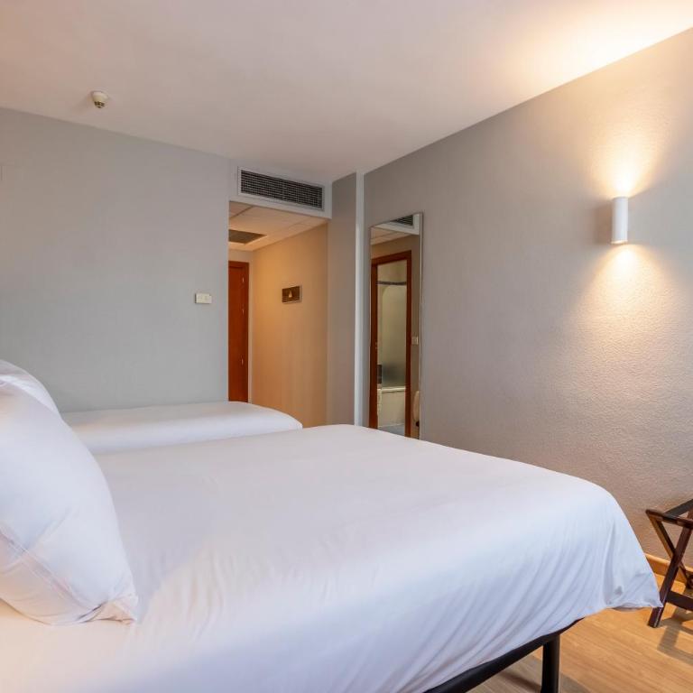 Travelodge Murcia - Habitación Familiar Pequeña - 4
