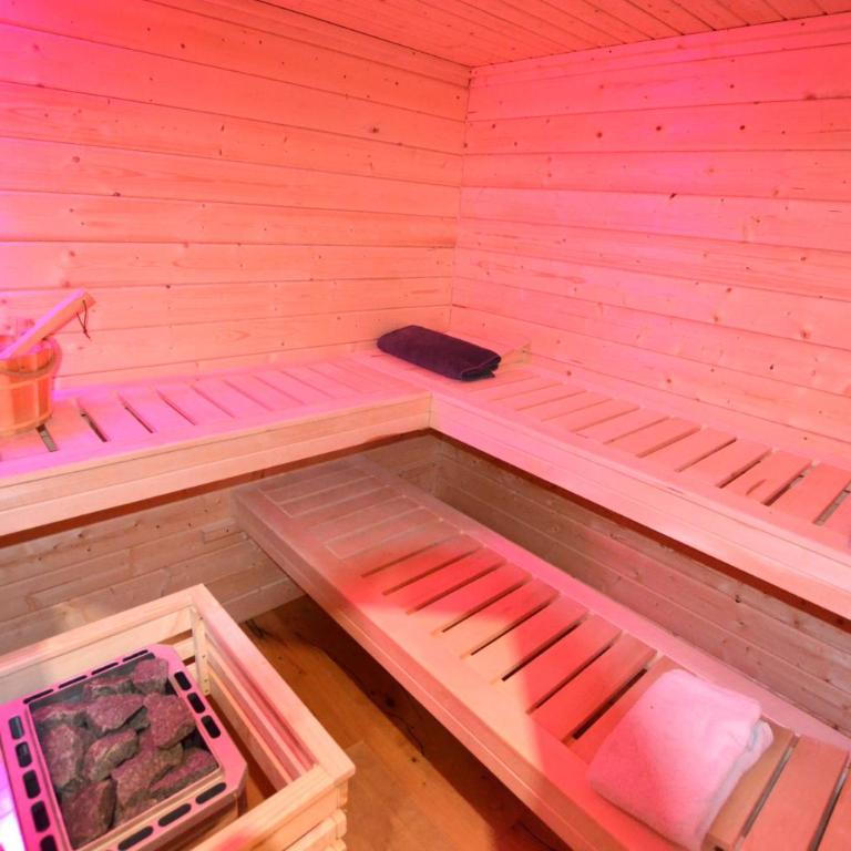 Chalet le Vertical - Chalet5*, sauna, jacuzzi, billard, balnéo, massage, pistes à 150 m - Chalet - 37