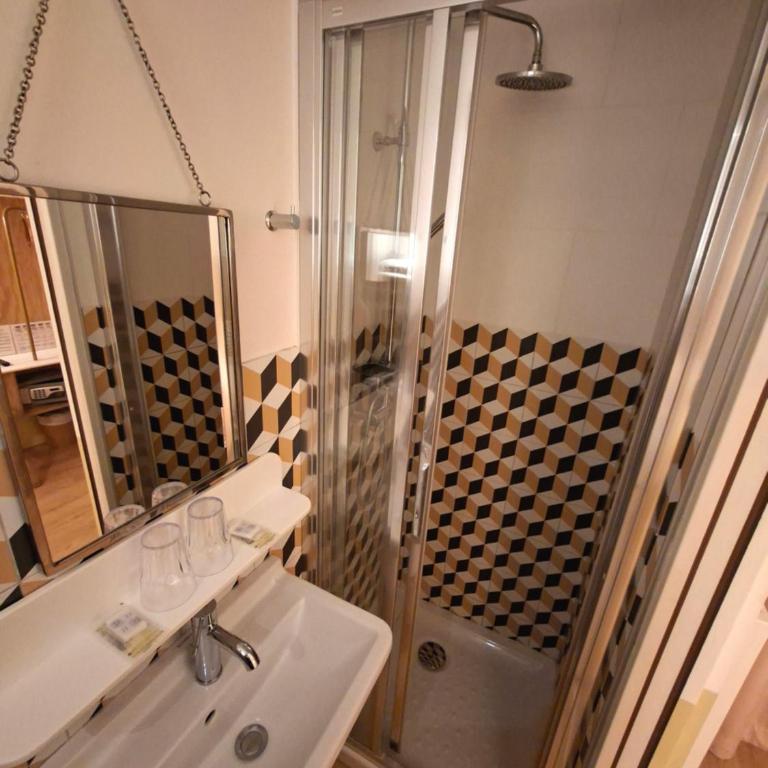 Caulaincourt Montmartre by Hiphophostels - Chambre Double Deluxe - 4