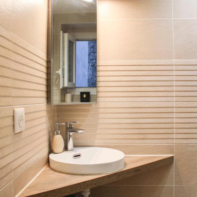 bright studio with balcony quiet location - Studio - 8
