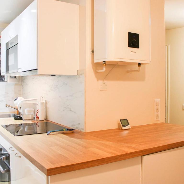 bright studio with balcony quiet location - Studio - 11