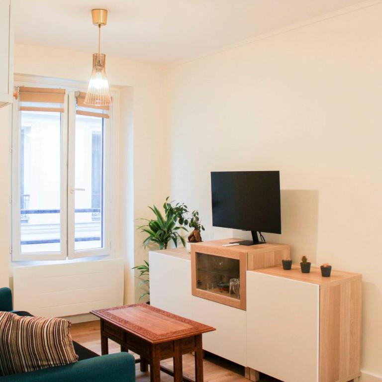 bright studio with balcony quiet location - Studio - 10