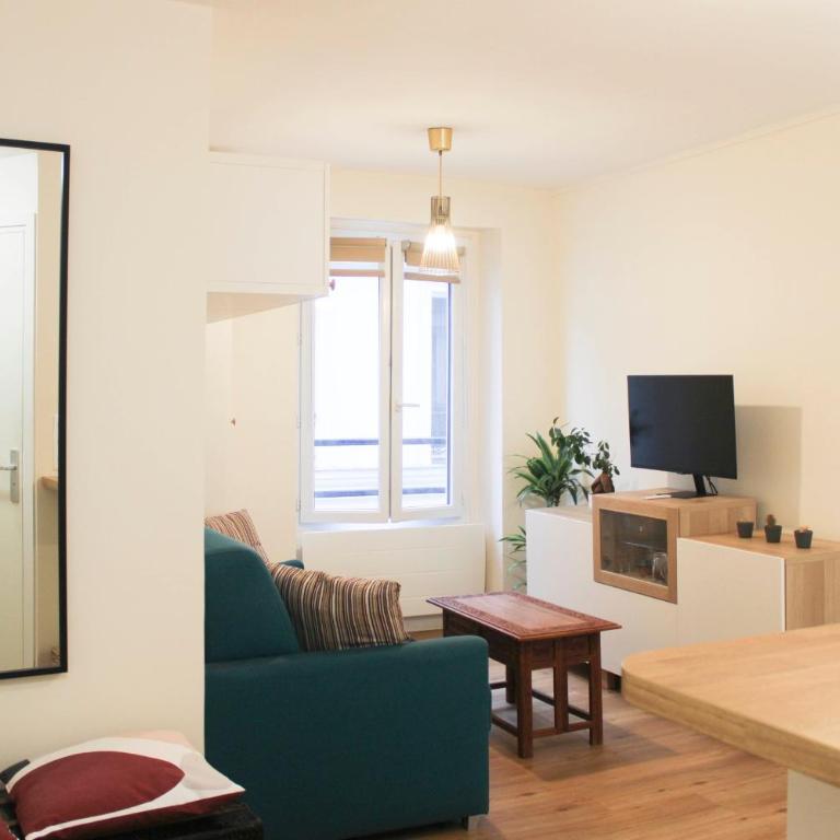 bright studio with balcony quiet location - Studio - 12